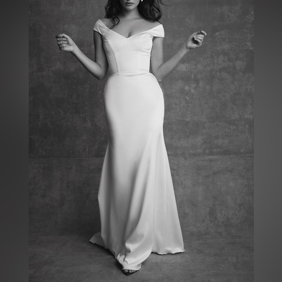 Rachel Sarah Seven Wedding Gown - size 4 - Picture 4 of 11